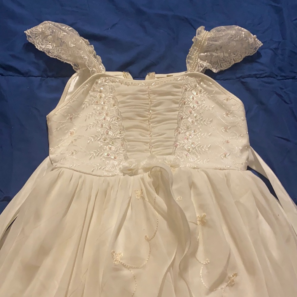 white dress size 7 (no refunds)
